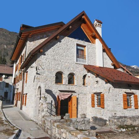 Apartment Albergo Diffuso - Cjasa Ustin-3 By Interhome Барчис Екстериор снимка