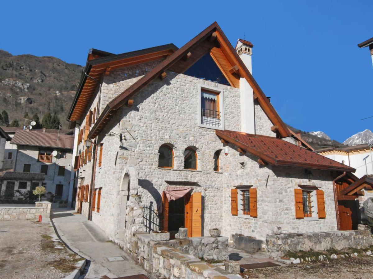 Apartment Albergo Diffuso - Cjasa Ustin-3 By Interhome Барчис Екстериор снимка