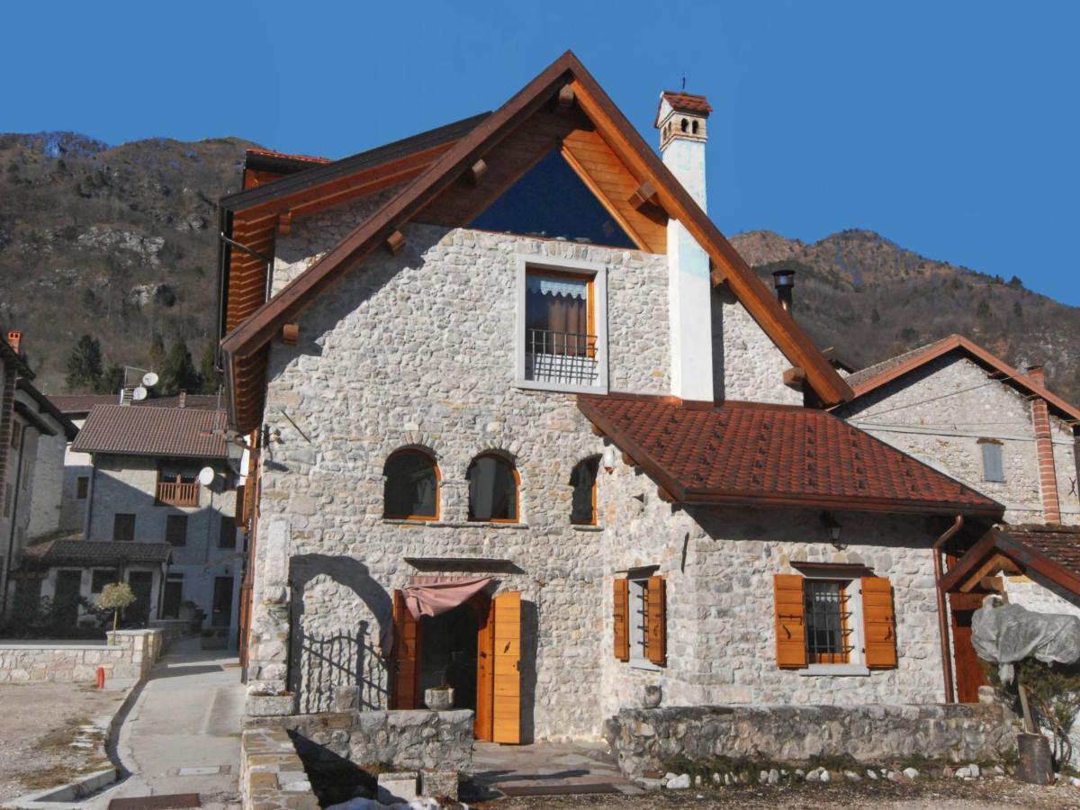 Apartment Albergo Diffuso - Cjasa Ustin-3 By Interhome Барчис Екстериор снимка