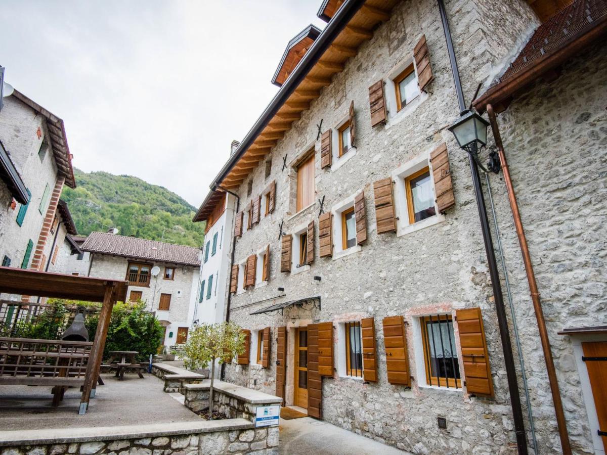 Apartment Albergo Diffuso - Cjasa Ustin-3 By Interhome Барчис Екстериор снимка