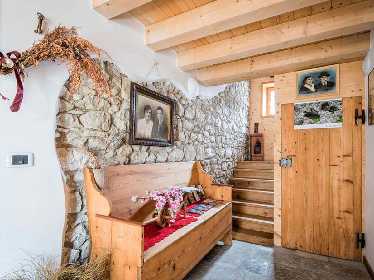 Apartment Albergo Diffuso - Cjasa Ustin-3 By Interhome Барчис Екстериор снимка