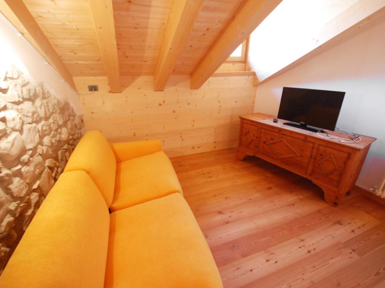 Apartment Albergo Diffuso - Cjasa Ustin-3 By Interhome Барчис Екстериор снимка